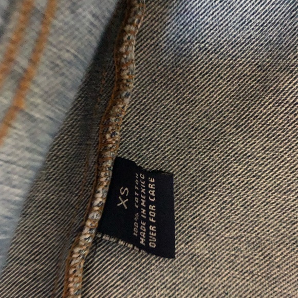 The Limited Denim|Customized Jean jacket, “pocket full of posies” Art to wear - Picture 10 of 13